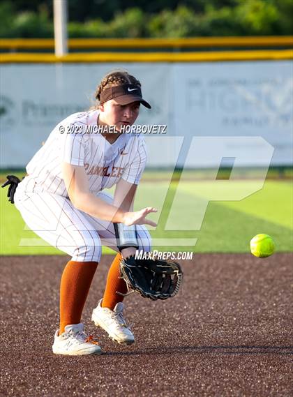 Thumbnail 3 in Wakeland vs. West Mesquite (UIL 5A Area) photogallery.