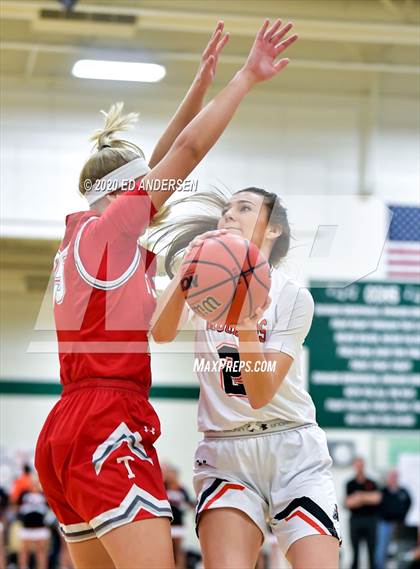 Thumbnail 1 in Truckee vs. Fernley (NIAA 3A Northern Championship) photogallery.