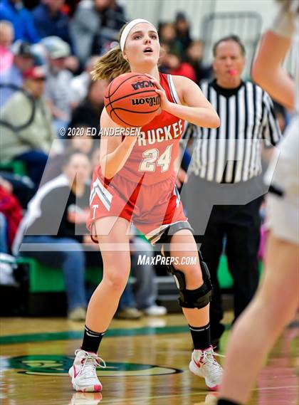 Thumbnail 1 in Truckee vs. Fernley (NIAA 3A Northern Championship) photogallery.