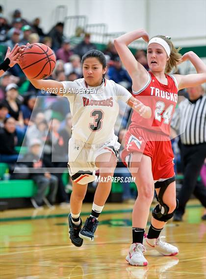 Thumbnail 2 in Truckee vs. Fernley (NIAA 3A Northern Championship) photogallery.