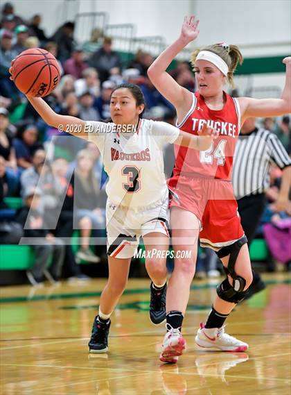 Thumbnail 1 in Truckee vs. Fernley (NIAA 3A Northern Championship) photogallery.