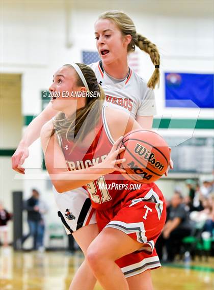 Thumbnail 2 in Truckee vs. Fernley (NIAA 3A Northern Championship) photogallery.