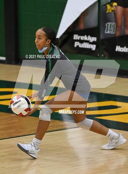 Thumbnail 2 in Eaglecrest vs. Doherty (CHSAA 5A Region 4) photogallery.