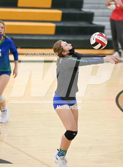 Thumbnail 2 in Eaglecrest vs. Doherty (CHSAA 5A Region 4) photogallery.