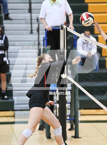 Thumbnail 3 in Eaglecrest vs. Doherty (CHSAA 5A Region 4) photogallery.
