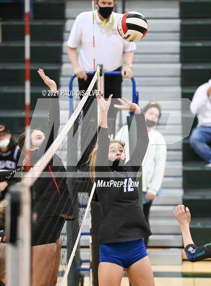 Thumbnail 2 in Eaglecrest vs. Doherty (CHSAA 5A Region 4) photogallery.