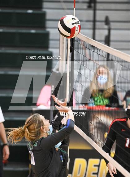 Thumbnail 2 in Eaglecrest vs. Doherty (CHSAA 5A Region 4) photogallery.