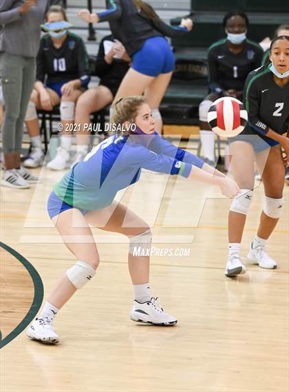 Thumbnail 2 in Eaglecrest vs. Doherty (CHSAA 5A Region 4) photogallery.