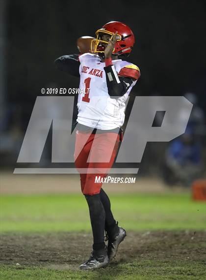 Thumbnail 1 in Encinal vs. De Anza (CIF NCS D5 Semifinal) photogallery.