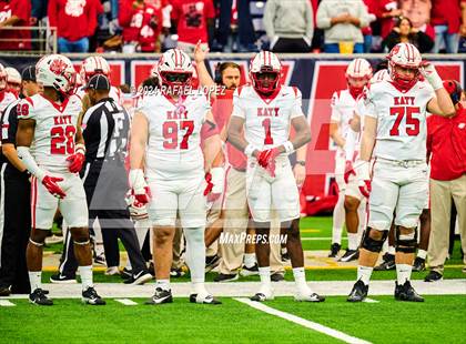 Thumbnail 2 in Katy vs. North Shore (UIL 6A D1 Football Regional) photogallery.