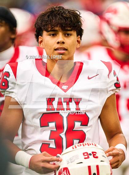 Thumbnail 3 in Katy vs. North Shore (UIL 6A D1 Football Regional) photogallery.