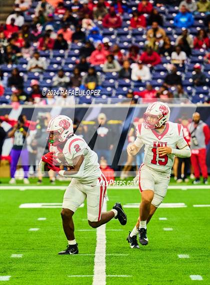 Thumbnail 2 in Katy vs. North Shore (UIL 6A D1 Football Regional) photogallery.