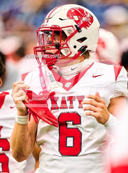Thumbnail 2 in Katy vs. North Shore (UIL 6A D1 Football Regional) photogallery.
