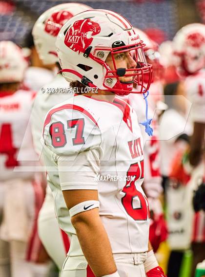 Thumbnail 1 in Katy vs. North Shore (UIL 6A D1 Football Regional) photogallery.