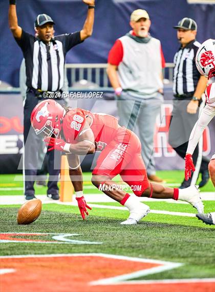 Thumbnail 2 in Katy vs. North Shore (UIL 6A D1 Football Regional) photogallery.