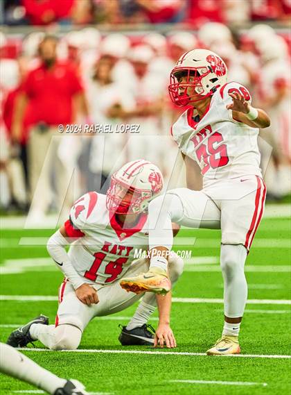 Thumbnail 2 in Katy vs. North Shore (UIL 6A D1 Football Regional) photogallery.