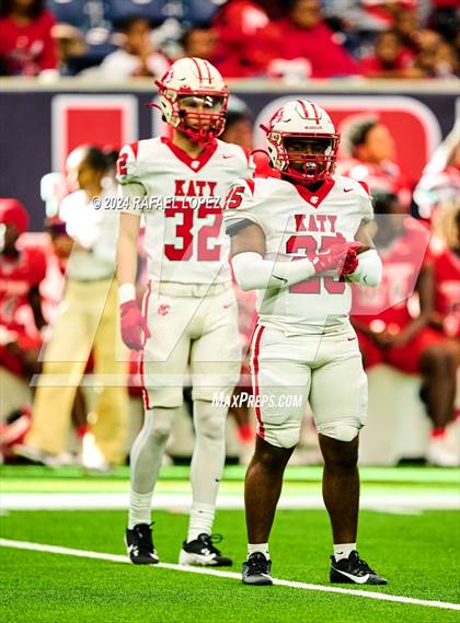 Thumbnail 1 in Katy vs. North Shore (UIL 6A D1 Football Regional) photogallery.