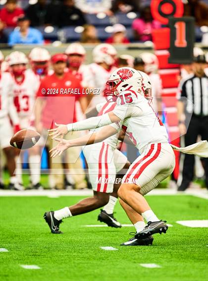 Thumbnail 2 in Katy vs. North Shore (UIL 6A D1 Football Regional) photogallery.