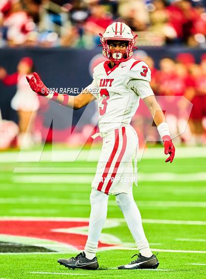 Thumbnail 2 in Katy vs. North Shore (UIL 6A D1 Football Regional) photogallery.