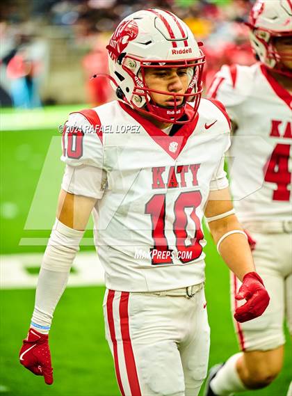 Thumbnail 3 in Katy vs. North Shore (UIL 6A D1 Football Regional) photogallery.