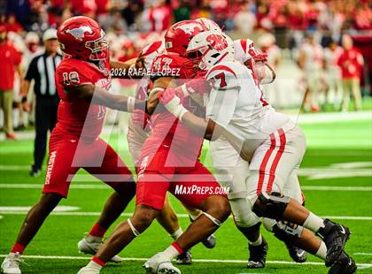 Thumbnail 3 in Katy vs. North Shore (UIL 6A D1 Football Regional) photogallery.