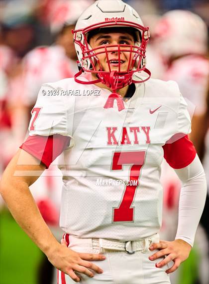 Thumbnail 3 in Katy vs. North Shore (UIL 6A D1 Football Regional) photogallery.