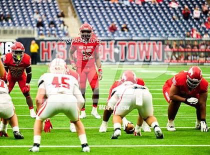 Thumbnail 1 in Katy vs. North Shore (UIL 6A D1 Football Regional) photogallery.
