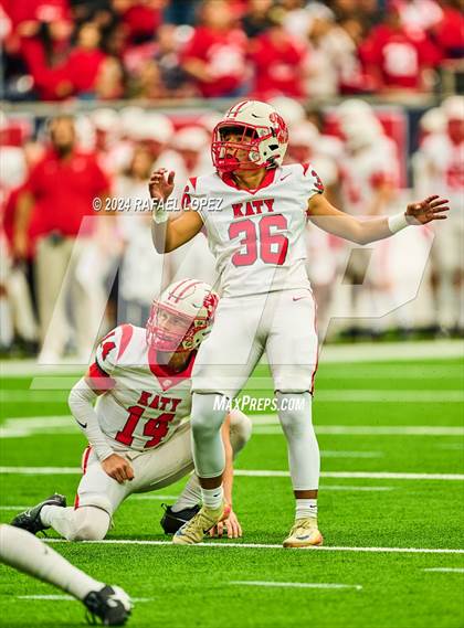 Thumbnail 3 in Katy vs. North Shore (UIL 6A D1 Football Regional) photogallery.