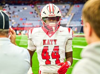 Thumbnail 2 in Katy vs. North Shore (UIL 6A D1 Football Regional) photogallery.