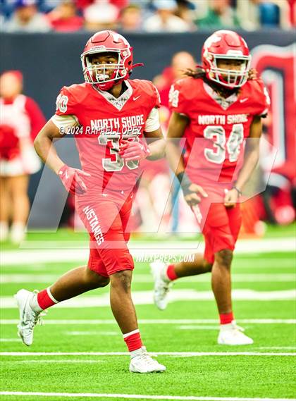 Thumbnail 2 in Katy vs. North Shore (UIL 6A D1 Football Regional) photogallery.