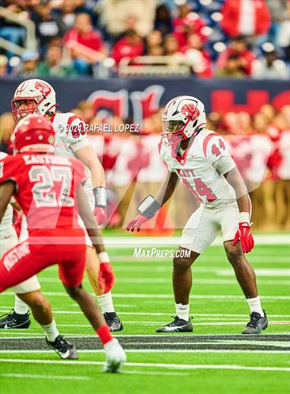 Thumbnail 3 in Katy vs. North Shore (UIL 6A D1 Football Regional) photogallery.