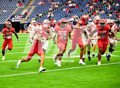 Thumbnail 3 in Katy vs. North Shore (UIL 6A D1 Football Regional) photogallery.
