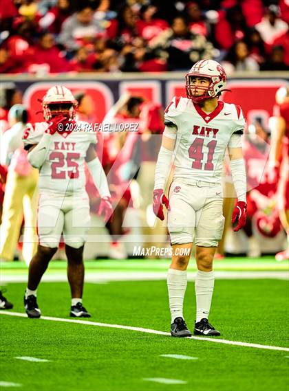 Thumbnail 3 in Katy vs. North Shore (UIL 6A D1 Football Regional) photogallery.