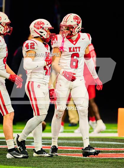 Thumbnail 2 in Katy vs. North Shore (UIL 6A D1 Football Regional) photogallery.