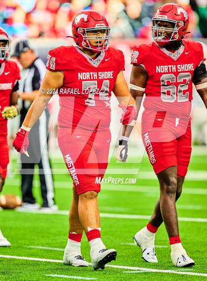 Thumbnail 3 in Katy vs. North Shore (UIL 6A D1 Football Regional) photogallery.