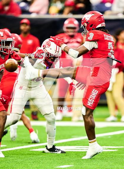 Thumbnail 1 in Katy vs. North Shore (UIL 6A D1 Football Regional) photogallery.