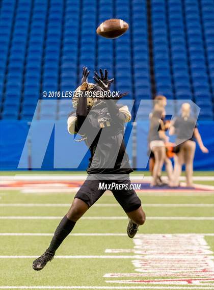 Thumbnail 2 in Foster vs. Dripping Springs (UIL 5A Regional Final) photogallery.