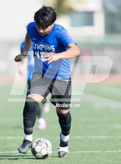 Thumbnail 2 in Mira Costa vs Leuzinger (South JV Holiday Tournament) photogallery.