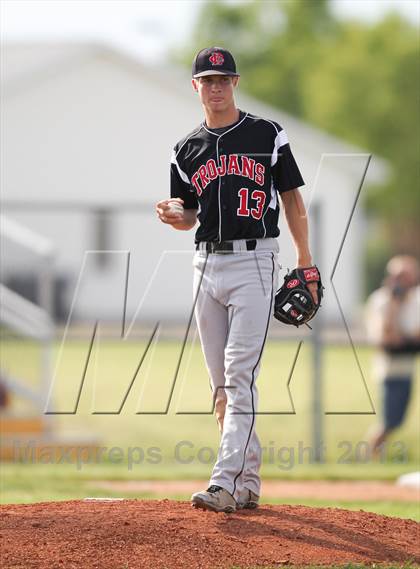 Thumbnail 2 in East Central vs Shelbyville (IHSAA 4A Sectional Playoff) photogallery.