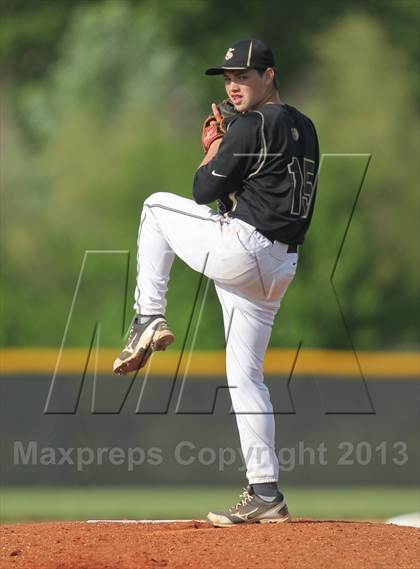 Thumbnail 3 in East Central vs Shelbyville (IHSAA 4A Sectional Playoff) photogallery.