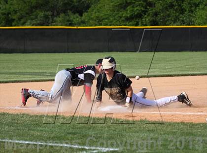 Thumbnail 2 in East Central vs Shelbyville (IHSAA 4A Sectional Playoff) photogallery.