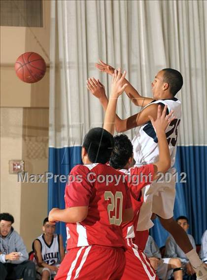 Thumbnail 1 in Desert Mirage vs La Quinta (MaxPreps Holiday Classic) photogallery.