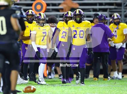 Thumbnail 3 in Lynwood vs. Magnolia photogallery.