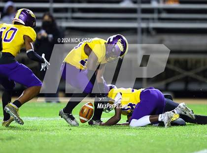Thumbnail 1 in Lynwood vs. Magnolia photogallery.
