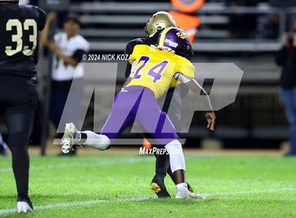 Thumbnail 3 in Lynwood vs. Magnolia photogallery.