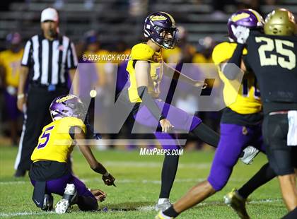 Thumbnail 3 in Lynwood vs. Magnolia photogallery.