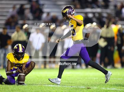 Thumbnail 3 in Lynwood vs. Magnolia photogallery.