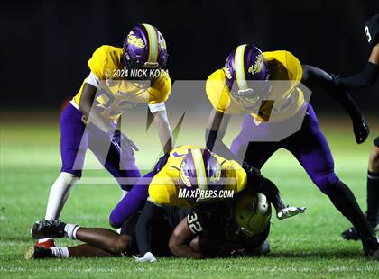 Thumbnail 1 in Lynwood vs. Magnolia photogallery.