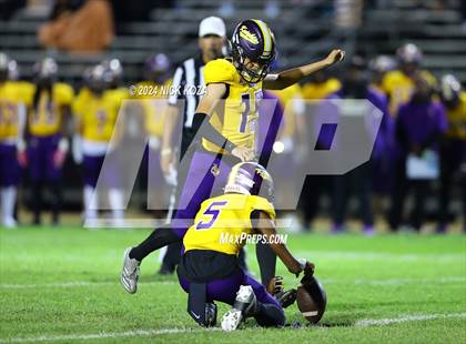 Thumbnail 3 in Lynwood vs. Magnolia photogallery.