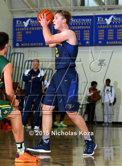 Thumbnail 2 in Mira Costa vs. Santa Monica (El Segundo Tournament) photogallery.